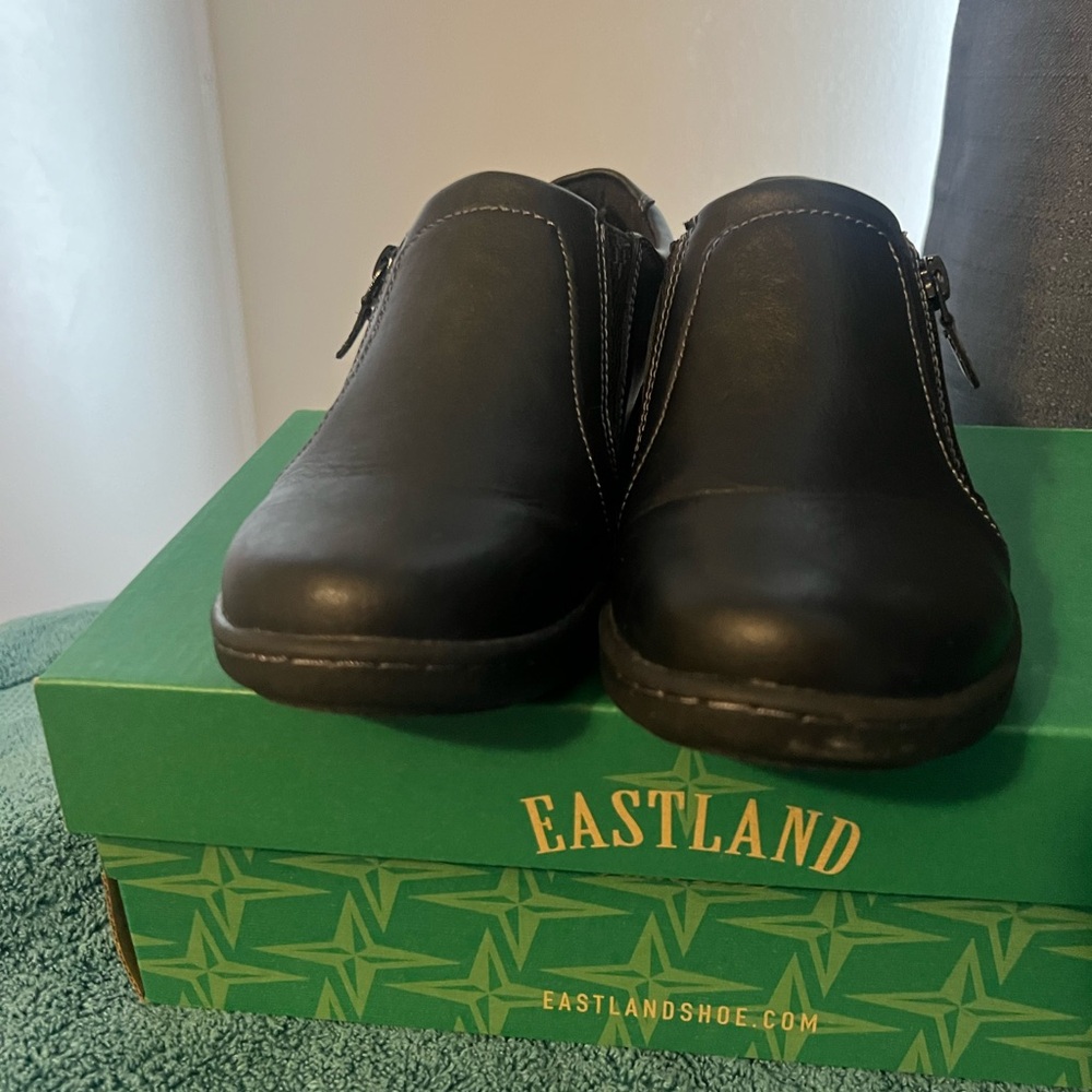 Eastland Woman’s Black Shoes with Zippered sides